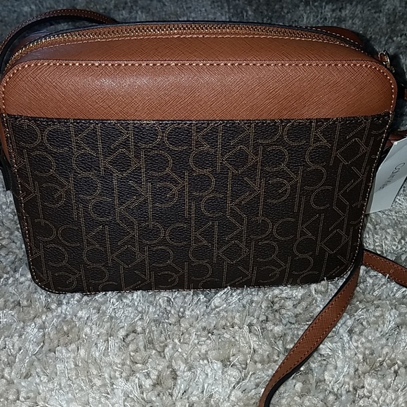 Calvin Klein crossbody purse - Picture 2 of 4